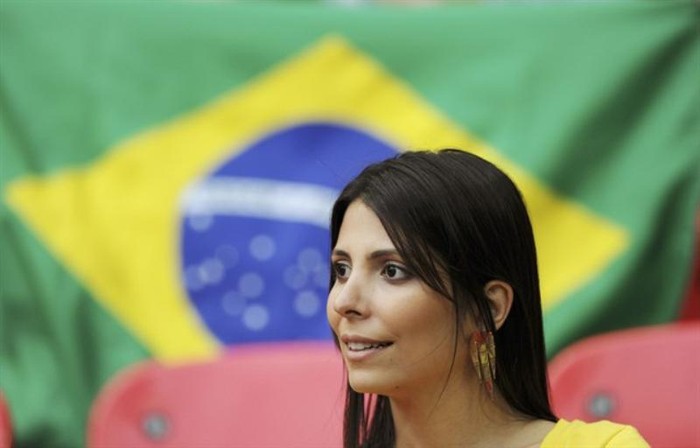 Một fan nữ của đội U23 Brazil.